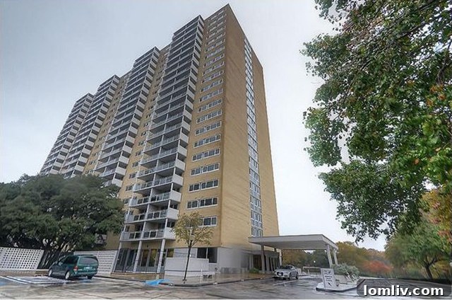 Forever 21 at 3883 Turtle Creek, Part 2: The Unseen Dividends 2 Exterior view of the renovated high-rise building