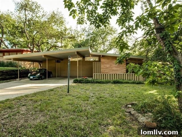 2210-Saint-Francis-a