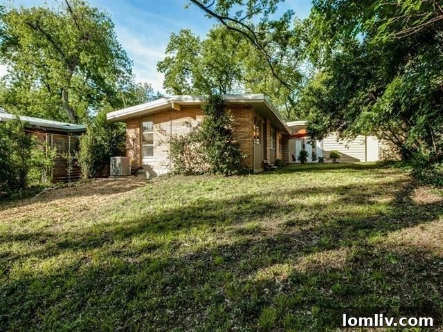 2210-Saint-Francis-u