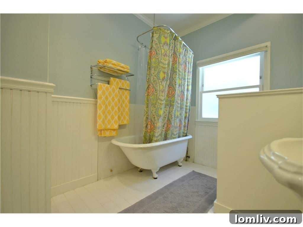 Vickery Place Cottage Guest Bathroom