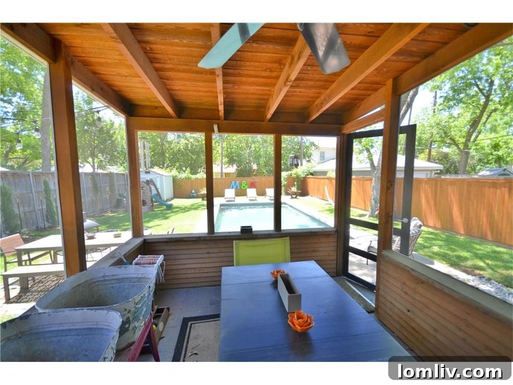 Vickery Place Cottage Screened Porch