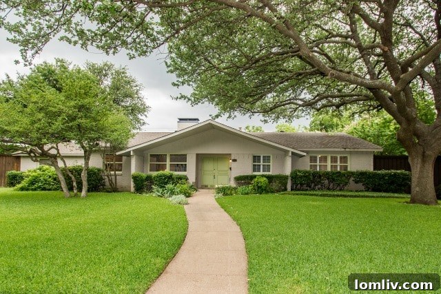 Stunningly Staged Ranch Home in Glen Cove, Dallas