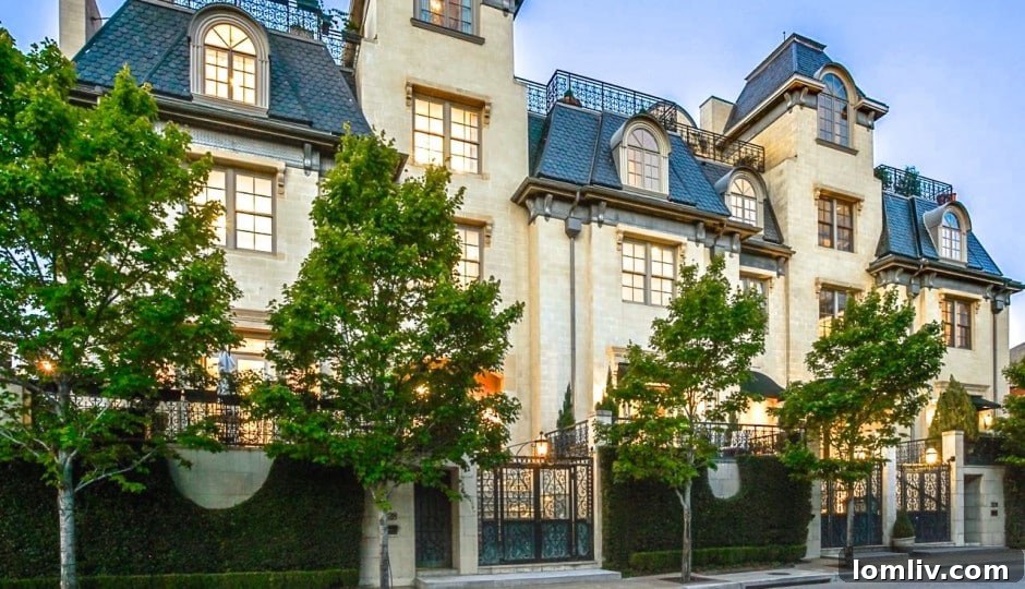 Luxurious Living Space in Uptown Dallas Brownstone