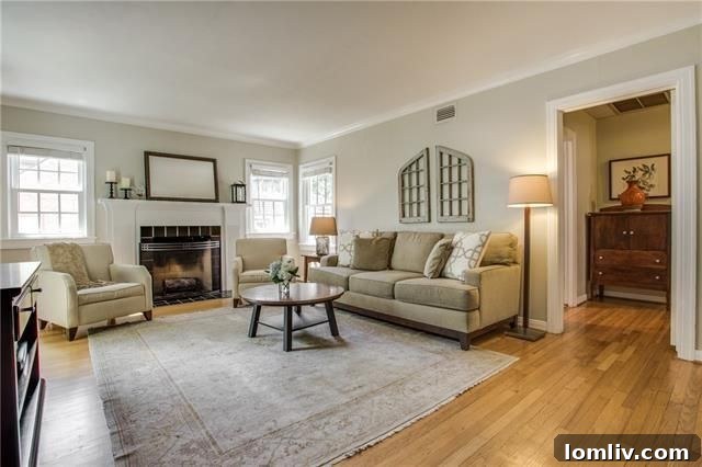 Bright living area in 7128 Casa Loma Avenue, Coronado Hills