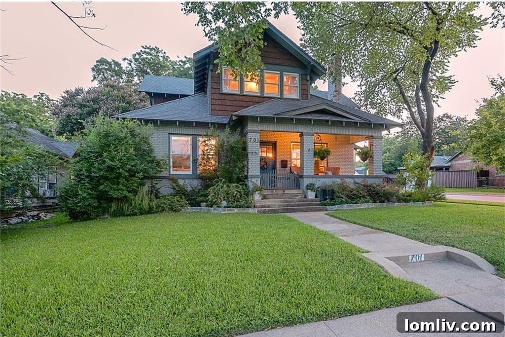 Stunning Craftsman Home at 701 S. Clinton Ave, Winnetka Heights Dallas - Front View