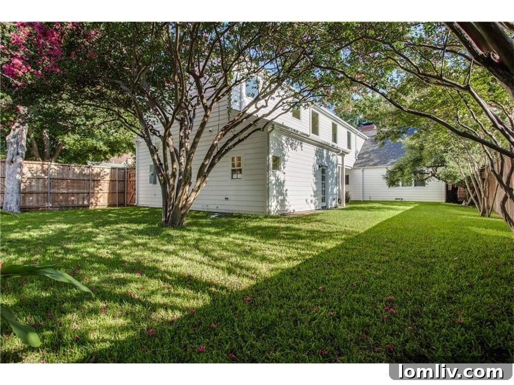 Welcoming Entrance to a Classic Dallas M Streets Home