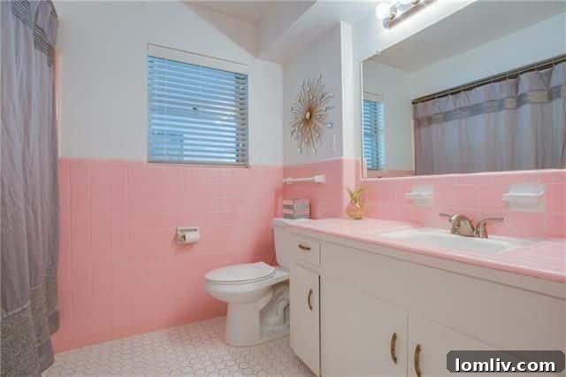 Second bedroom, ideal for guests or a dedicated home office