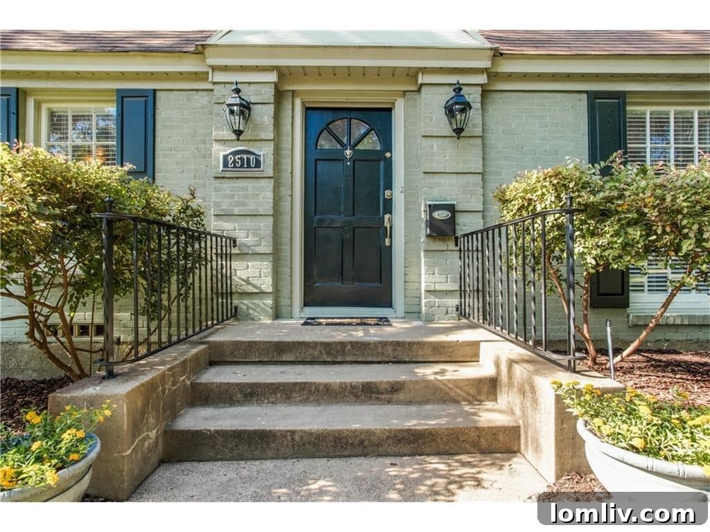 Charming Kessler Plaza Retreat: Prime Location, Exceptional Value 3 KESSLER-PLAZA-2510-W-10th-Street-porch-1024x768