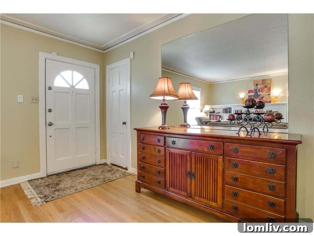 KESSLER-PLAZA-2510-W-10th-Street-Foyer-1024x768