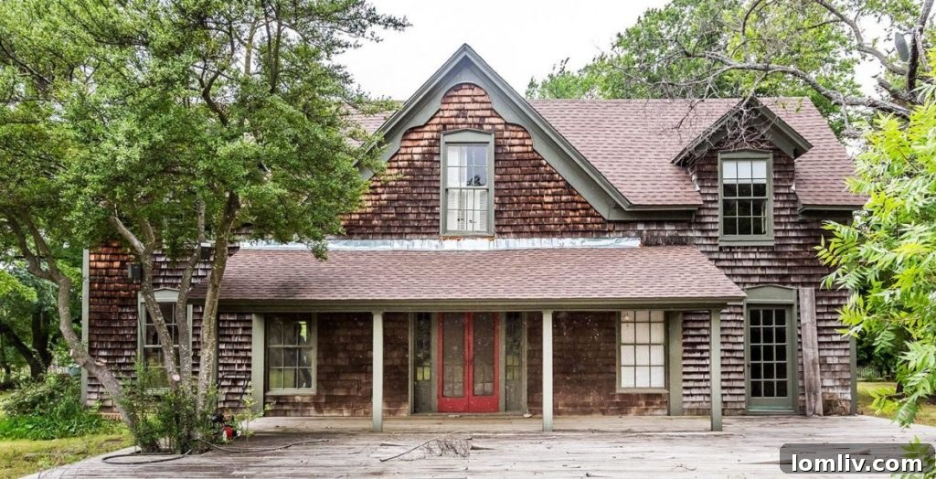 Greek Revival entryway of the Collinwood House