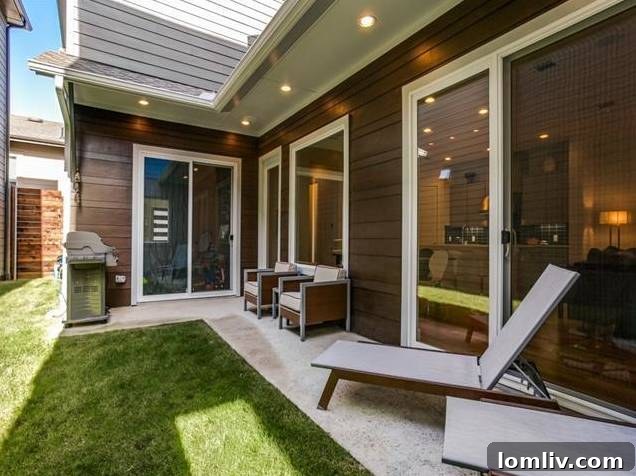 East Dallas Modern: Redefining Urban Life 14 Charming Backyard Space