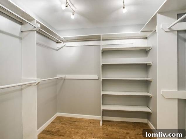 Lochwood-10551-Silverock-Master-Closet