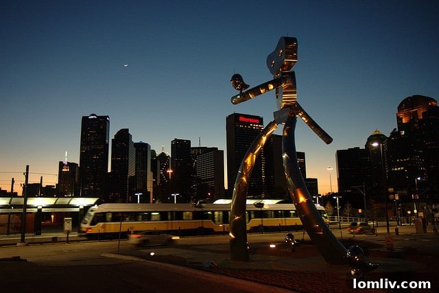 The Deep Ellum district in downtown Dallas is home to a vibrant arts and entertainment scene.