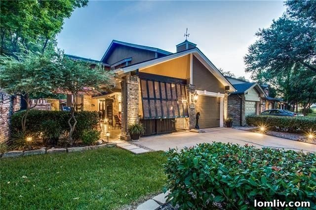 Merriman Park Home Exterior - Lush Landscaping