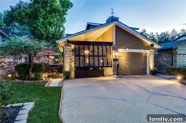 6411 Larmanda Front Patio Seating Area