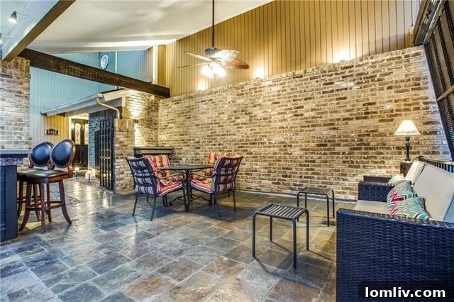 Modern Kitchen with Hardwood Floors 6411 Larmanda Dallas