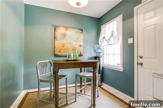 Second comfortable bedroom, ideal for guests or family