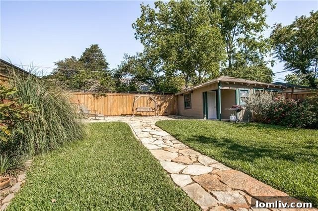 Versatile detached garage/studio space at 6815 Vivian Ave