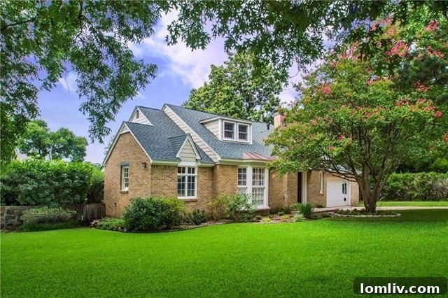 2000 Mayflower Street Stevens Park Estates - Modern Home Exterior