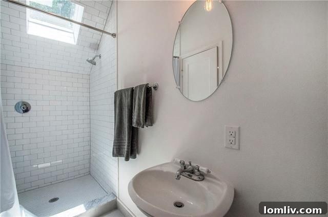 2000 Mayflower Stevens Park Estates - Upstairs Bathroom with Modern Vanity