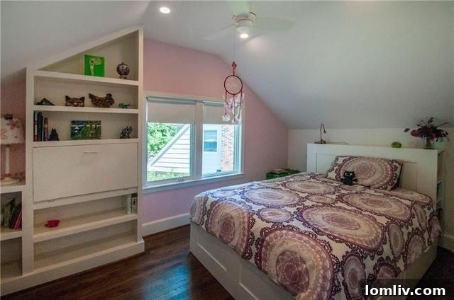2000 Mayflower Stevens Park Estates - Upstairs Bedroom 3 with Unique Architecture