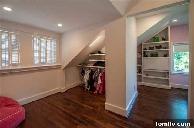 2000 Mayflower Stevens Park Estates - Bedroom 3 Built-in Storage