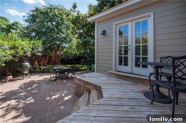 2000 Mayflower Stevens Park Estates - Backyard Deck