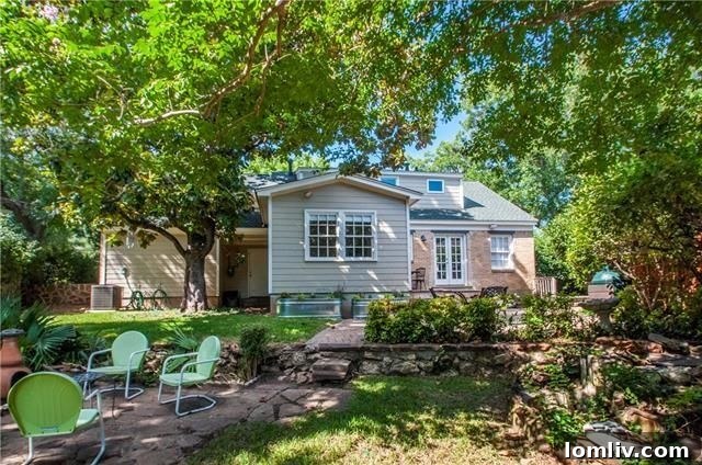 2000 Mayflower Stevens Park Estates - Terraced Backyard Landscaping