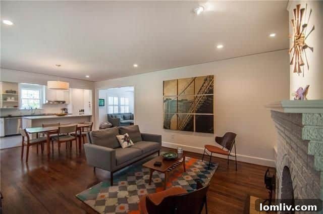 2000 Mayflower Stevens Park Estates - Open Concept Living and Dining