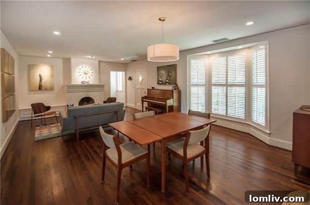 2000 Mayflower Stevens Park Estates - Elegant Dining Area