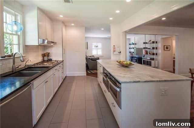 2000 Mayflower Stevens Park Estates - Kitchen Appliances and Cabinetry