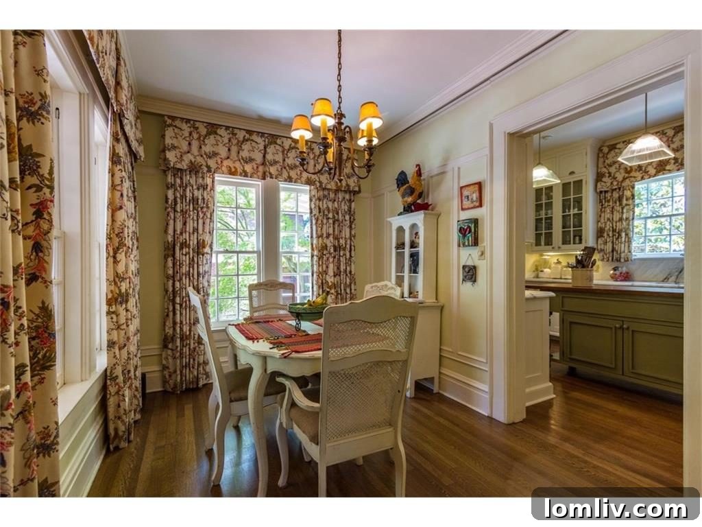 Kitchen Island with Seating and Modern Fixtures