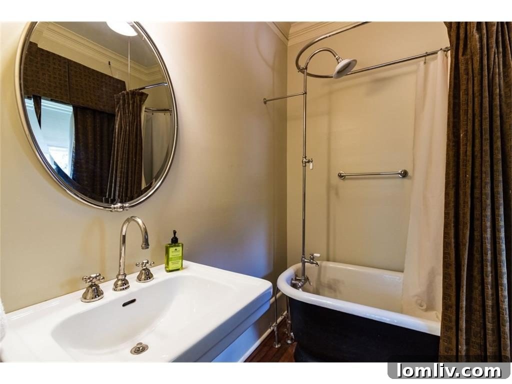 Cozy Bedroom in the Private Guest House Accommodation