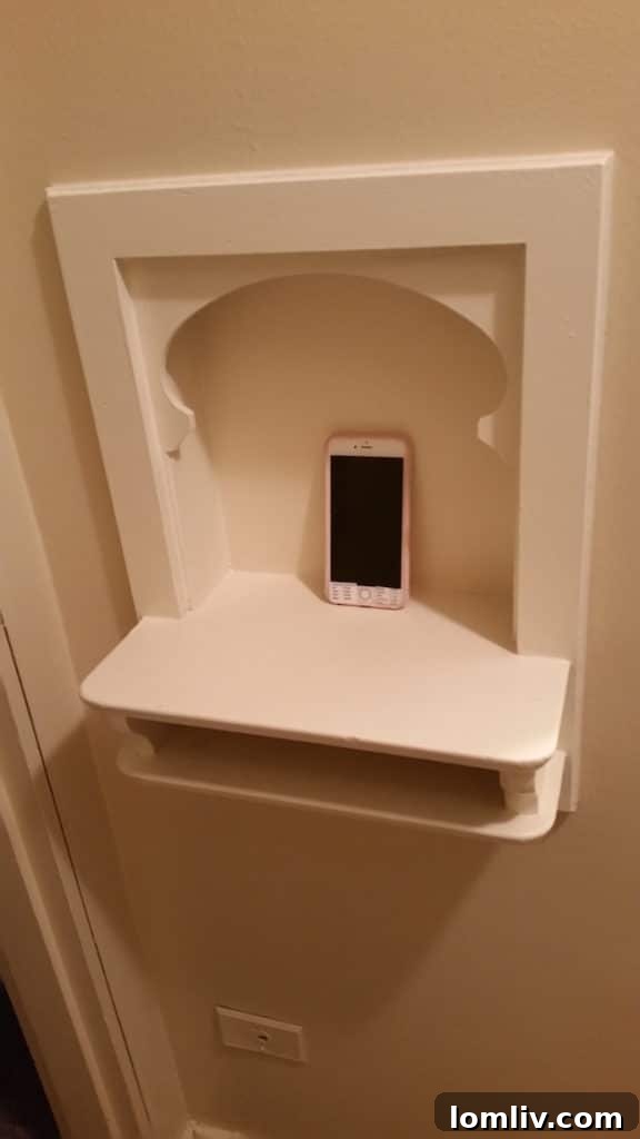 Heritage phone nook