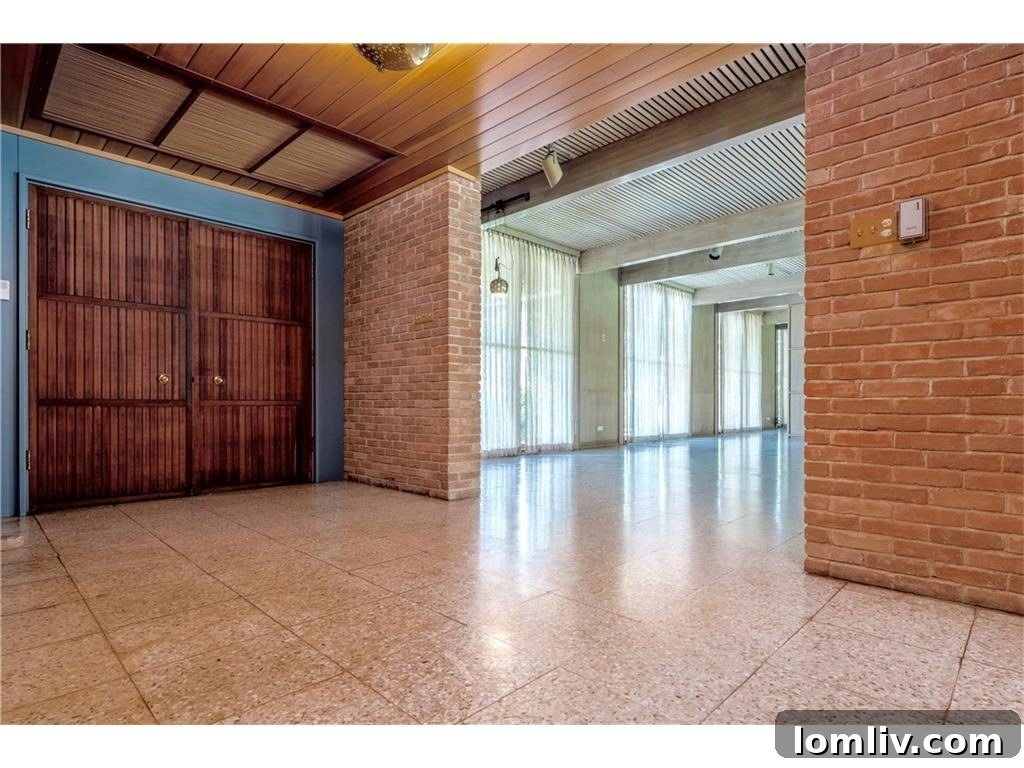 Foyer of 3756 Armstrong Avenue