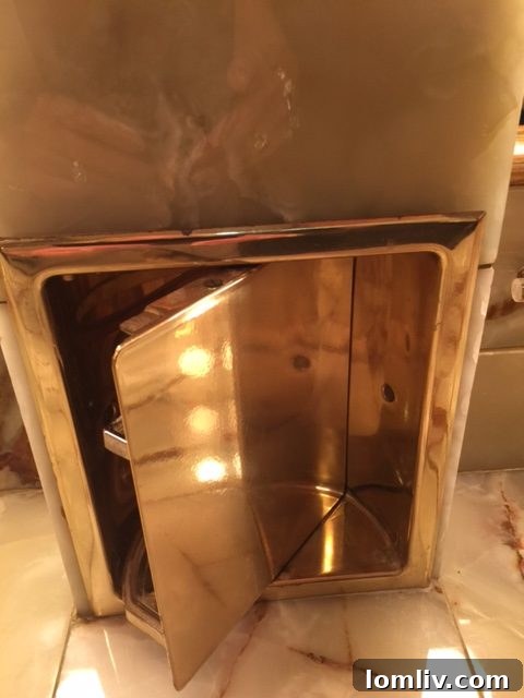 Swiveling vanity features