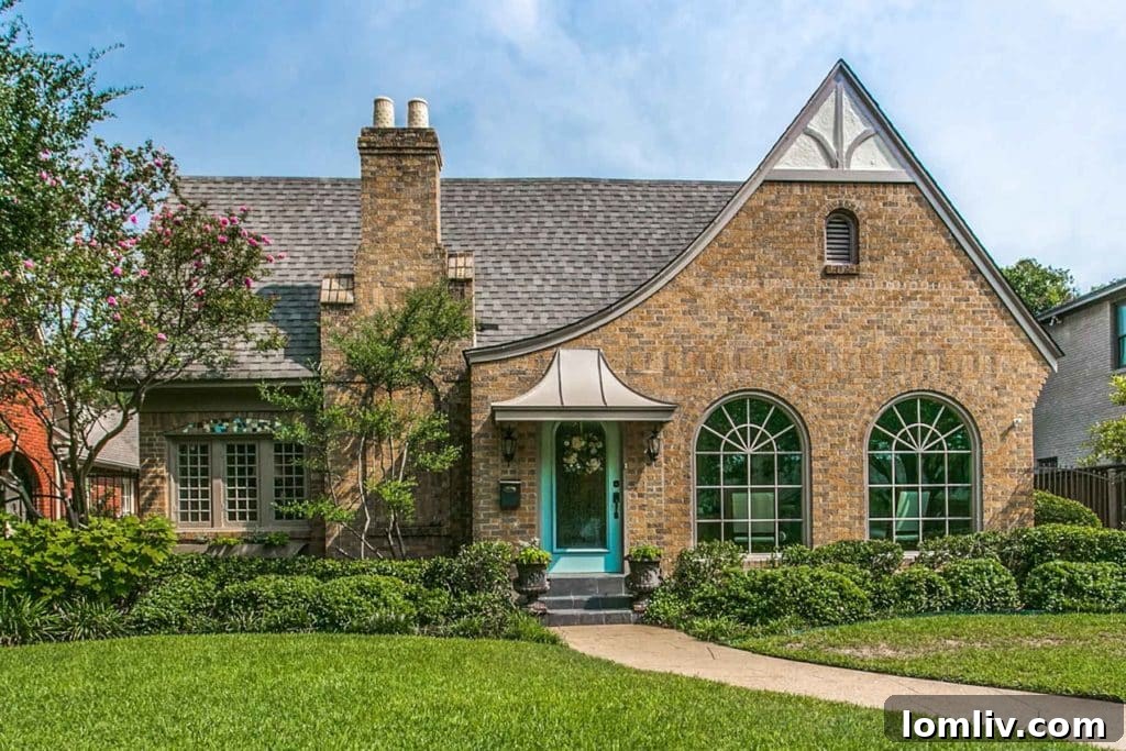 Charming exterior of 2036 Hawthorne in Berkley Place, Fort Worth