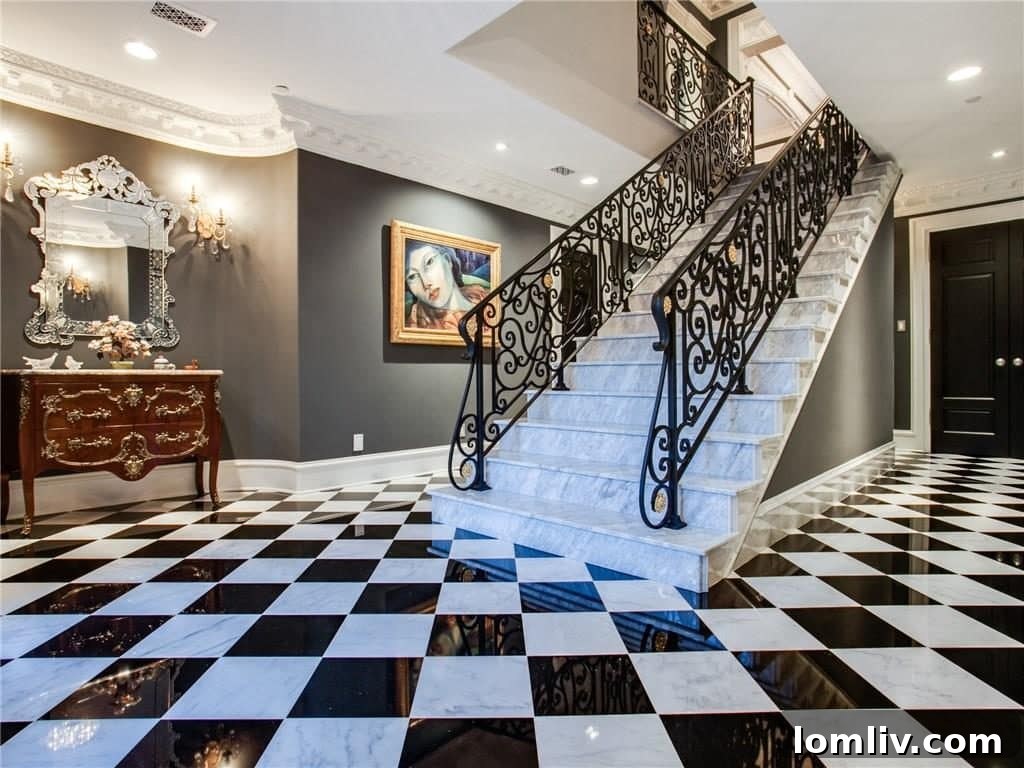 Elegant Dining Area Place Des Vosges