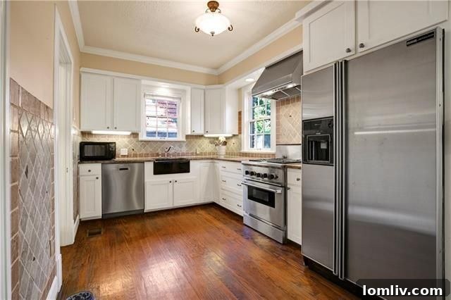 Radiant North Highlands Estate Steals the Show at Dallas Open Houses This Weekend 15 Updated kitchen blending modern amenities with classic charm at 6021 Mercedes Ave.