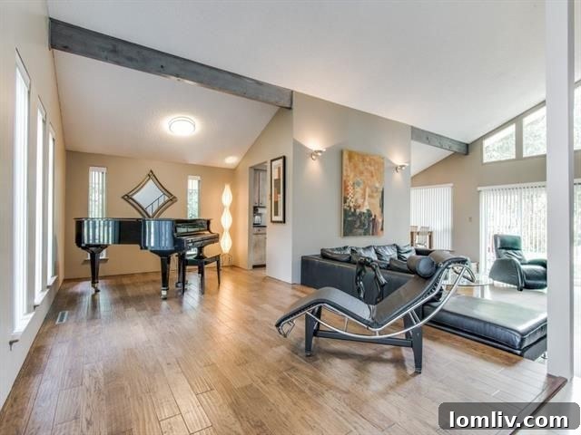 2834 Millwood Dr - Farmers Branch Living Room