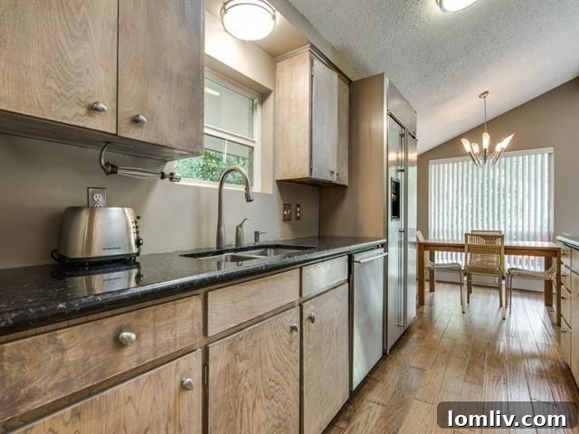 2834 Millwood Dr - Farmers Branch Dining Area