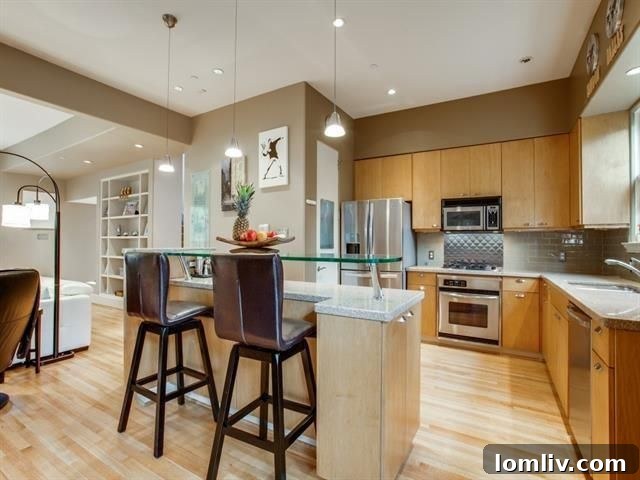 2812 Thomas Ave - State Thomas Condo Kitchen