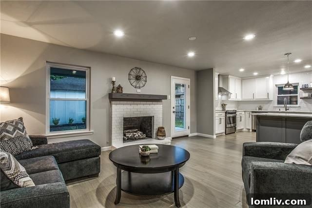 6843 Town North Dr - Merriman Park Living Room