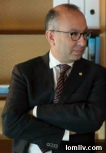 Architecture Group's 20th Anniversary Inaugurated by Aga Khan Award Lecture 3 Shiraz Allibhai, International Deputy Director of the Aga Khan Trust for Culture, presenting the award details.