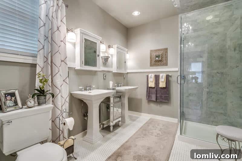 Tarihi Elizabeth Bulvarı'nda Uzman Emlakçılardan Büyük Vurgun 7 Stylish master bathroom with dual pedestal sinks and a spacious marble shower