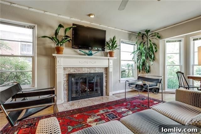 Sunroom or breakfast nook at 515 N. Oak Cliff Blvd