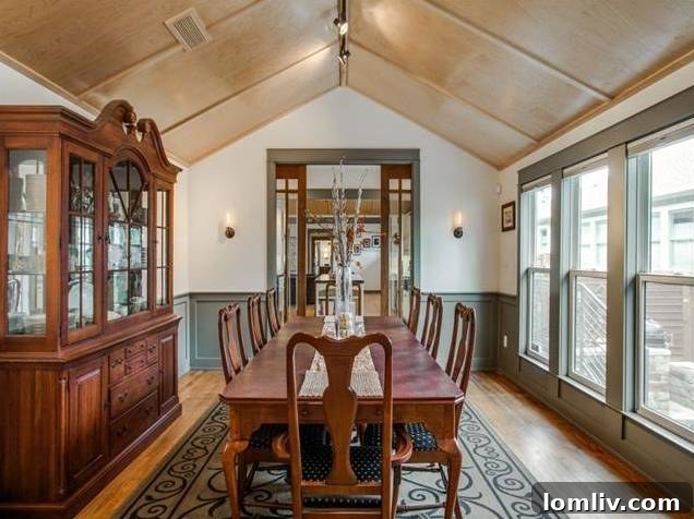 937-N.-Windomere-Dining