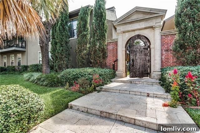 Veneto Condominiums community pool with sun shelf and clear blue water