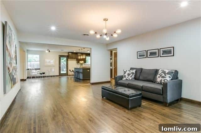 1521 Nantuckett Drive Bedroom with Built-ins
