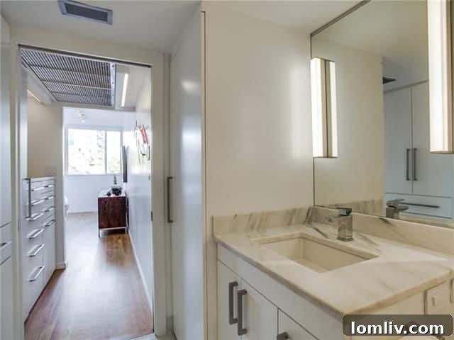 3701-Turtle-Creek-Blvd-Dallas-Building-Entryway